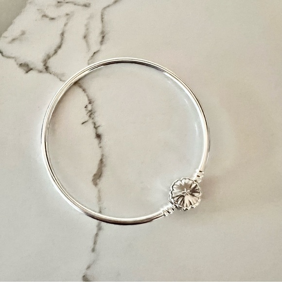 Pandora Moments Sparkling Snowflake Clasp Bangle Bracelet Sterling Silver - Picture 2 of 3